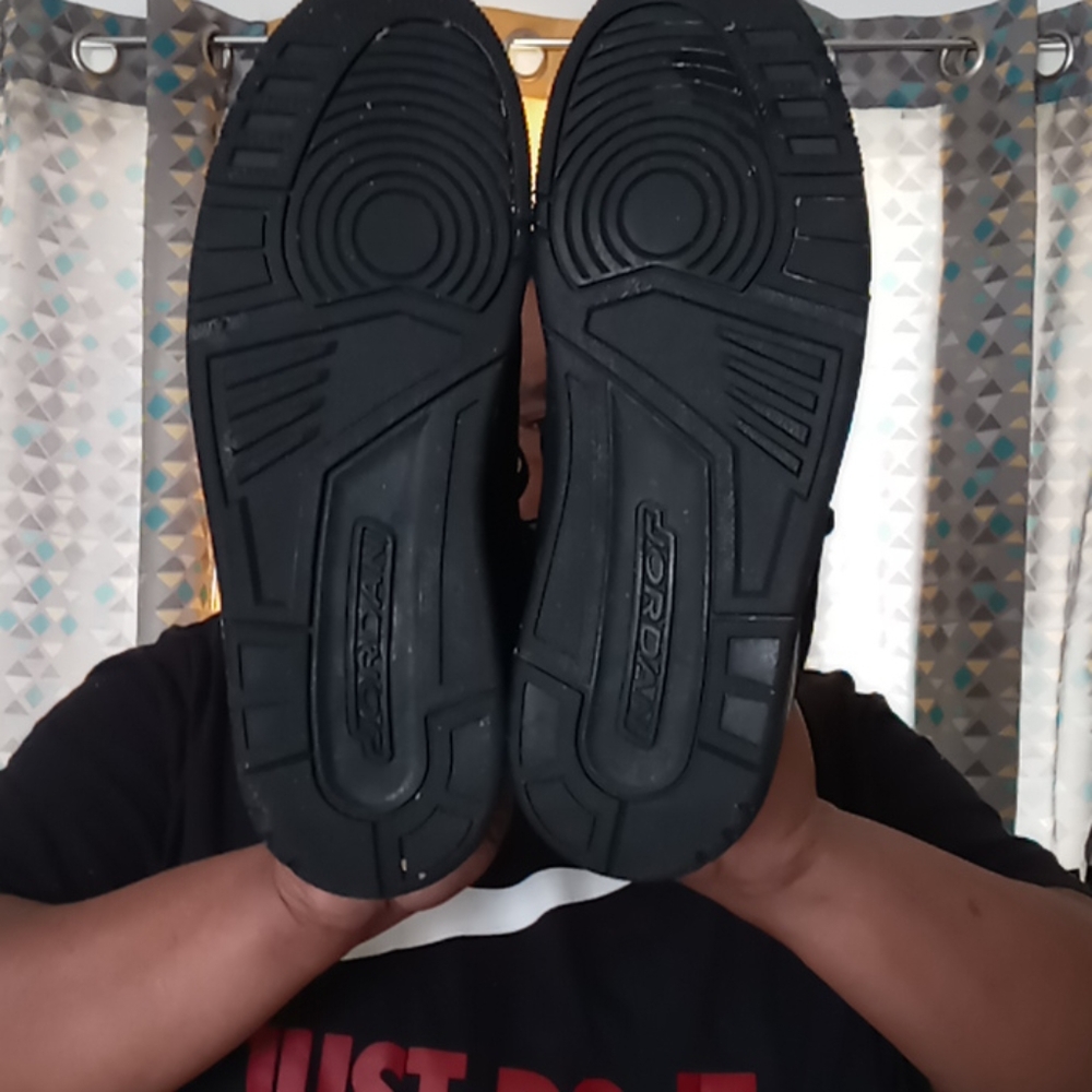 Shoes - Picture 3 of 8